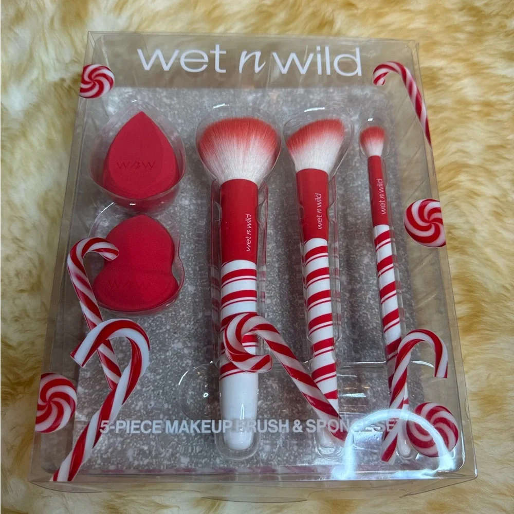 Wet n Wild Holiday 5-Piece‎ Makeup Brush & Sponge Set 🎄